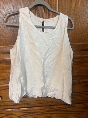 Muse Light White Scoop Neck Sleeveless Tank